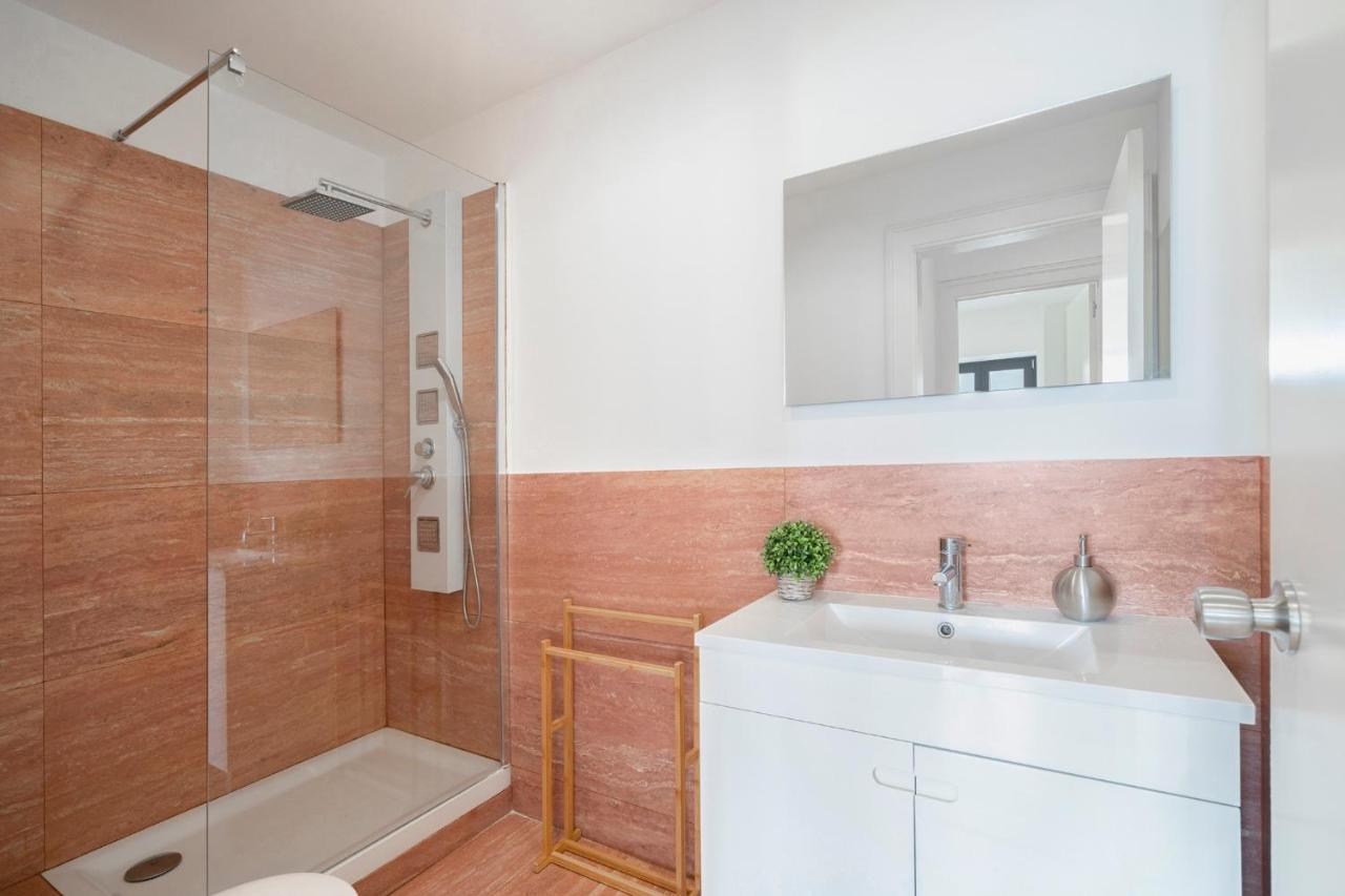 Warm And Cozy Parquet Flooring Apartment In Almada Buitenkant foto