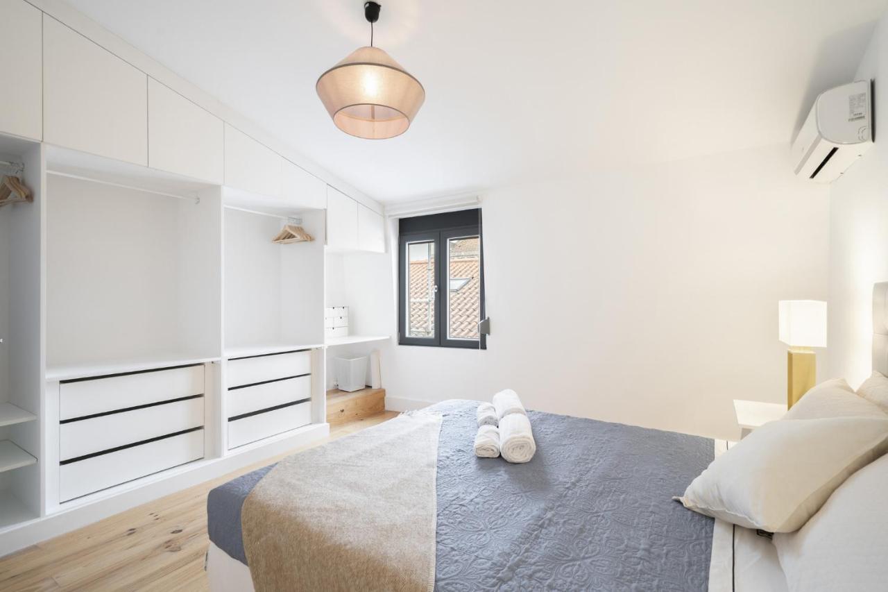 Warm And Cozy Parquet Flooring Apartment In Almada Buitenkant foto