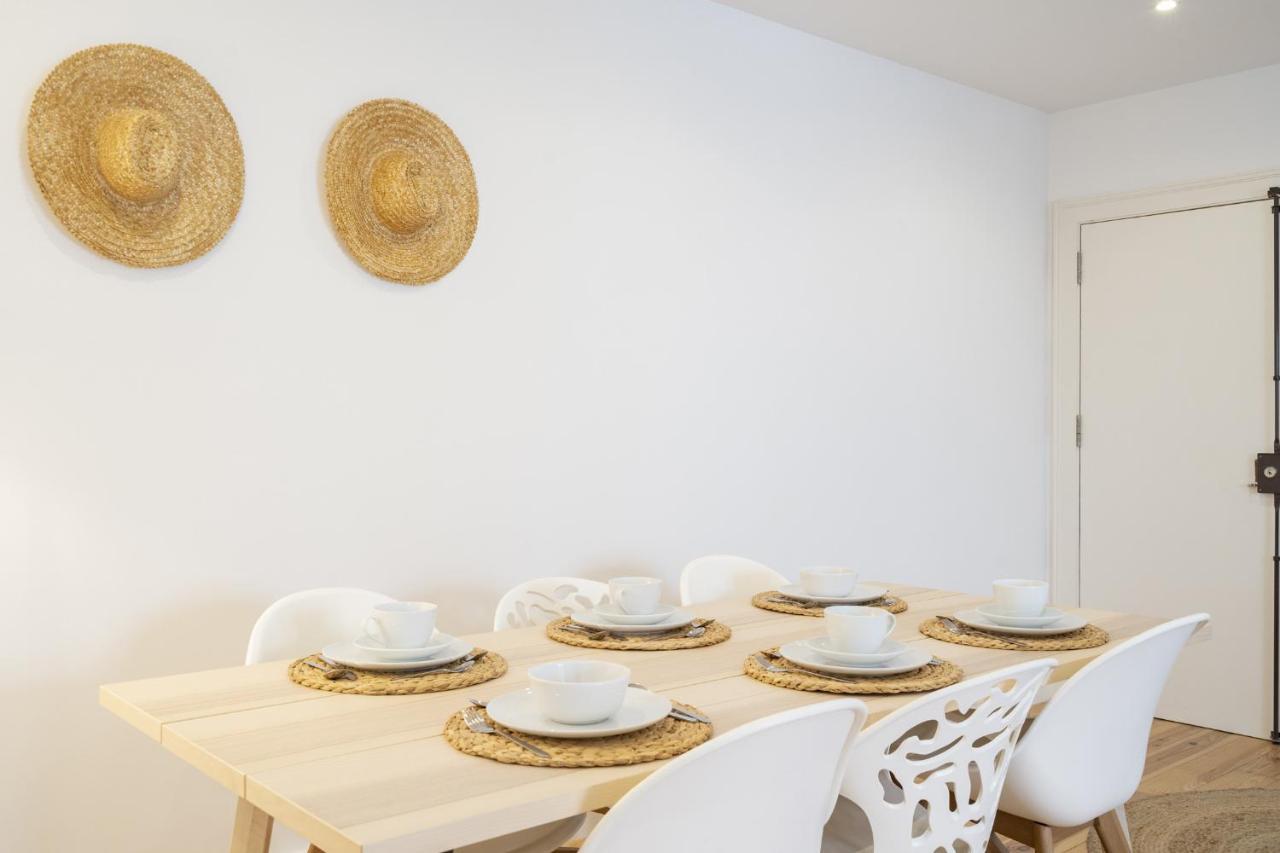 Warm And Cozy Parquet Flooring Apartment In Almada Buitenkant foto