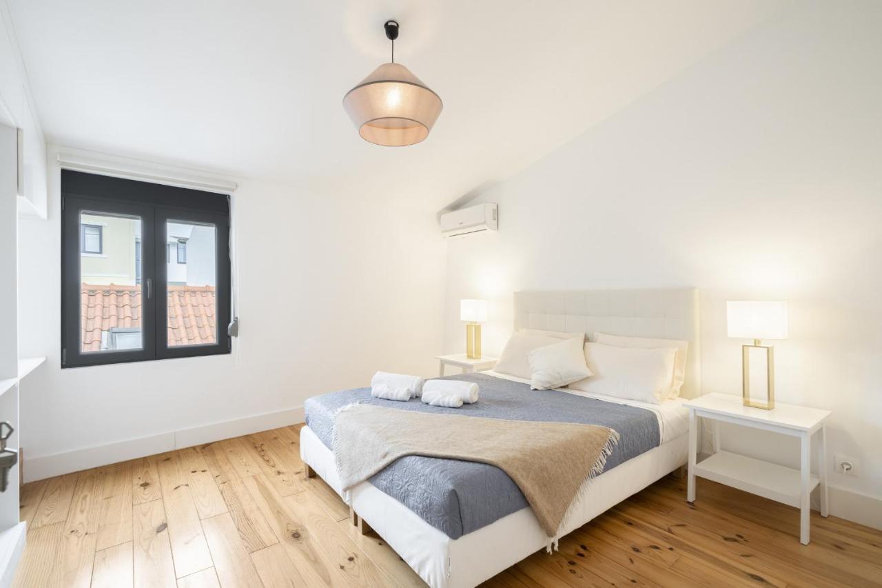 Warm And Cozy Parquet Flooring Apartment In Almada Buitenkant foto