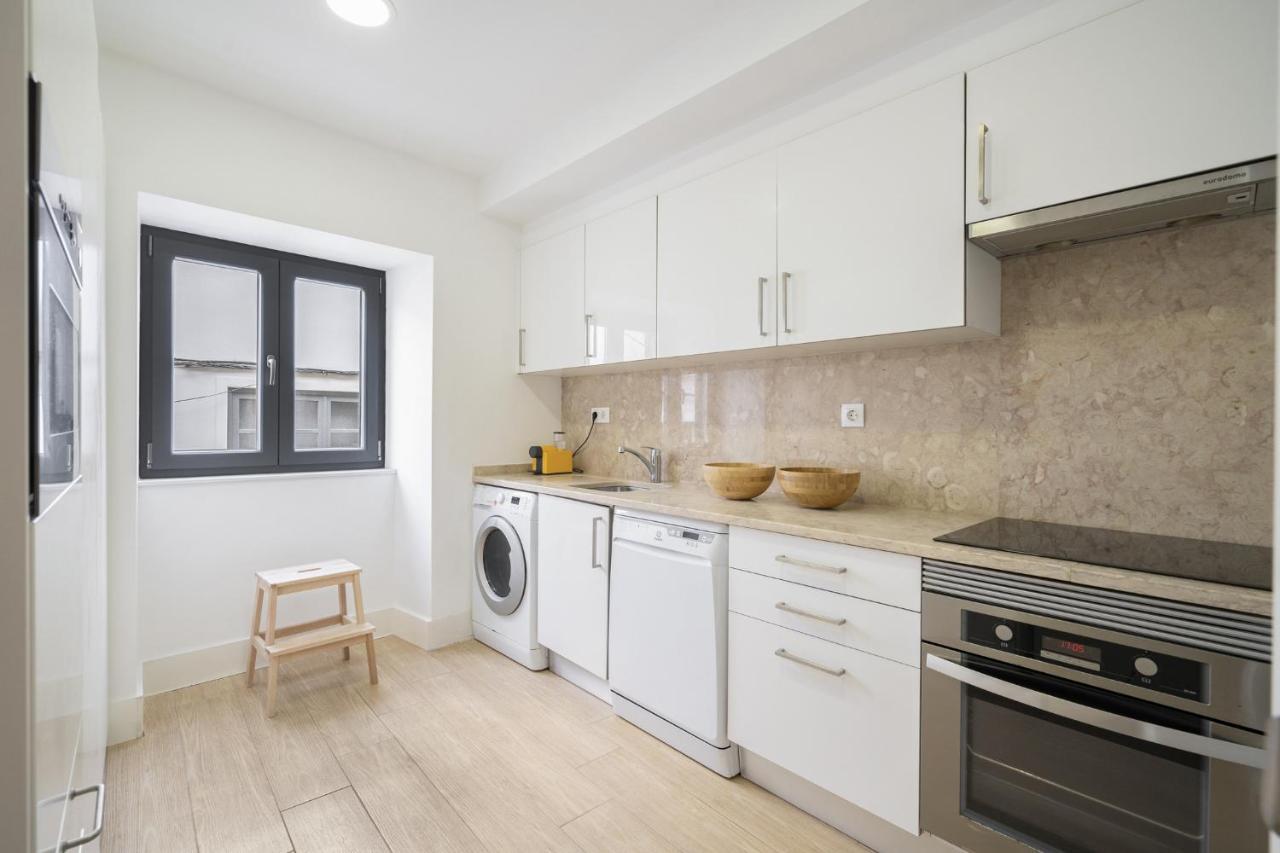Warm And Cozy Parquet Flooring Apartment In Almada Buitenkant foto