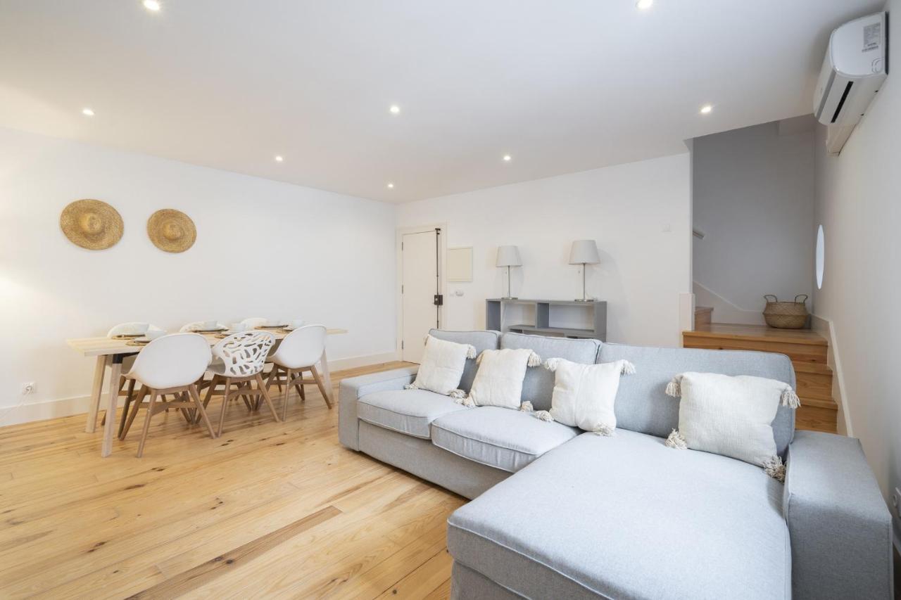 Warm And Cozy Parquet Flooring Apartment In Almada Buitenkant foto